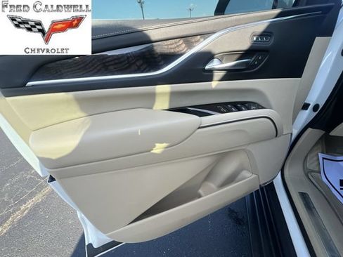 Used 2022 Cadillac Escalade Premium Luxury AWD/4WD image 28