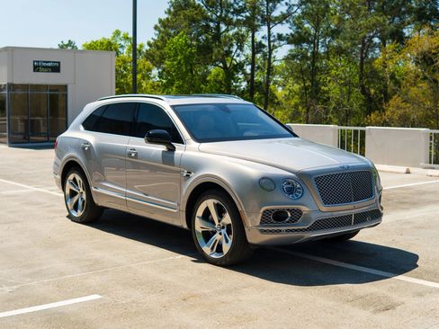 Used 2017 Bentley Bentayga W12 Sport Utility 4D image 11