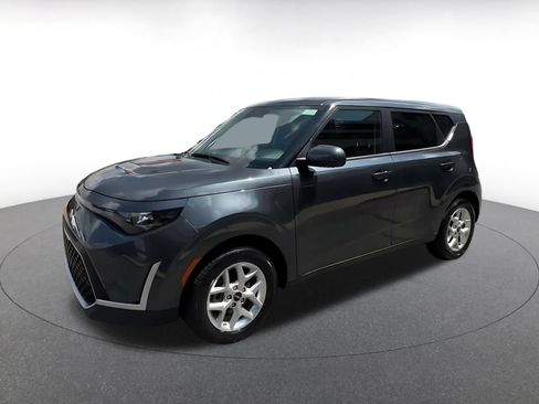 Used 2025 Kia Soul LX w/ LX Technology Package FWD image 7