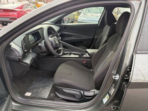 New 2025 Hyundai Elantra Sport image 12