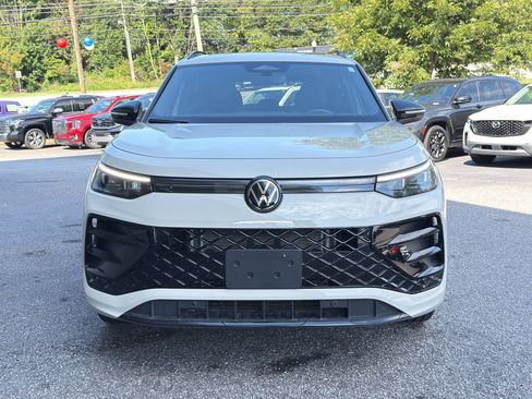 Used 2026 Volkswagen Tiguan SE R-Line FWD image 32