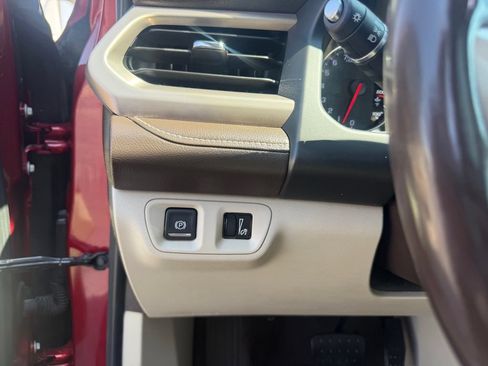 Used 2019 GMC Acadia Denali w/ Technology Package FWD image 27