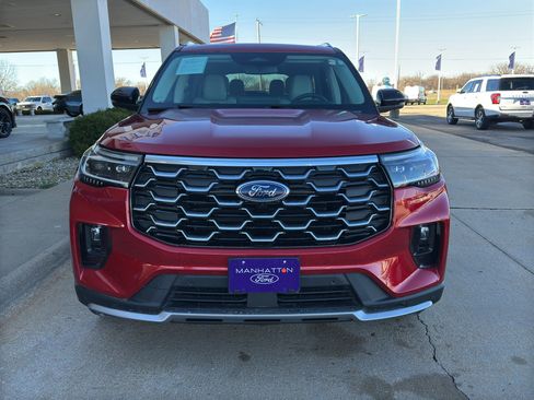 Used 2025 Ford Explorer Platinum w/ Ultimate Package image 8