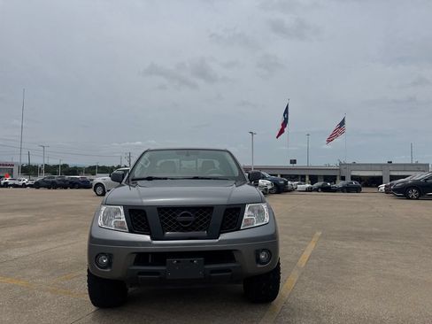 Certified 2020 Nissan Frontier SV w/ Midnight Edition Floor Mats RWD image 5