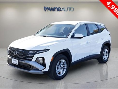 Used 2025 Hyundai Tucson SE image 1