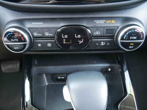Used 2024 Kia Soul GT-Line FWD image 27