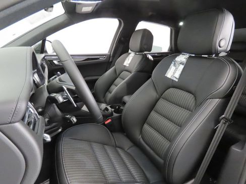 New 2026 Porsche Macan AWD/4WD image 5