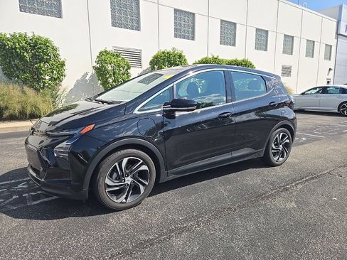 Used 2023 Chevrolet Bolt LT w/ Infotainment Package FWD image 2