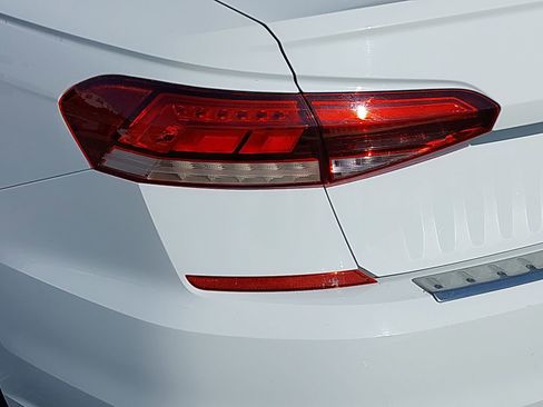 Used 2022 Volkswagen Passat 2.0T SE image 33