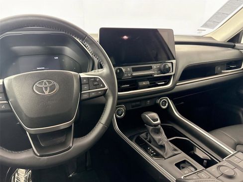 Certified 2025 Toyota Grand Highlander XLE image 32