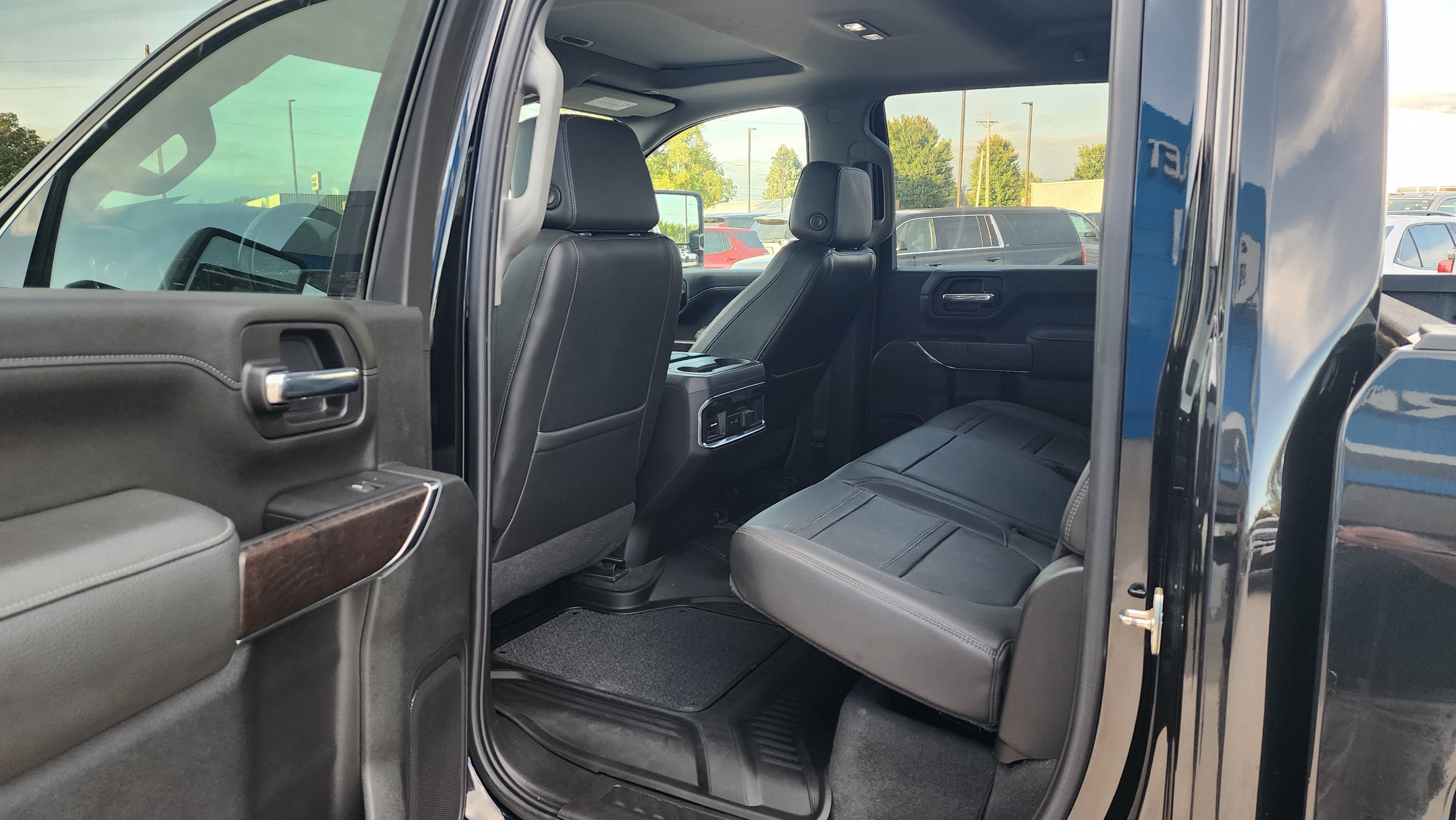 Certified 2022 GMC Sierra 2500 Denali w/ Denali Black Diamond Edition AWD/4WD image 7