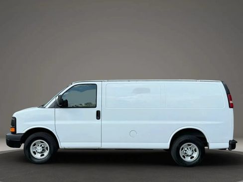 Used 2016 Chevrolet Express 2500 RWD image 8