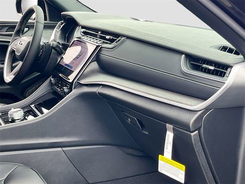 New 2025 Jeep Grand Cherokee Limited w/ Black Appearance Package image 42