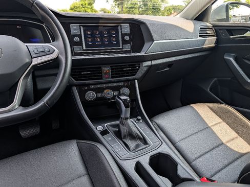Used 2024 Volkswagen Jetta SE FWD image 24
