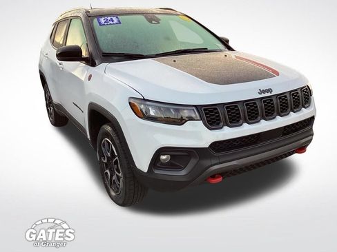 Used 2024 Jeep Compass Trailhawk AWD/4WD image 1