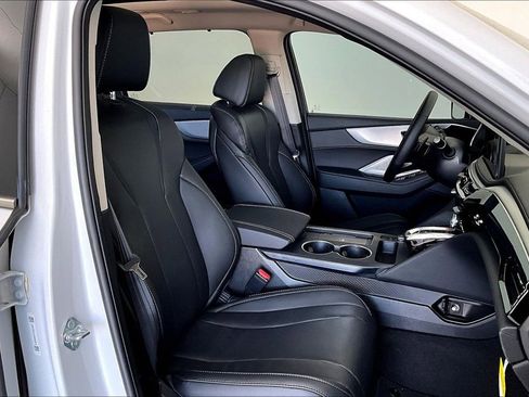 Certified 2026 Acura MDX FWD w/ Technology Package image 9