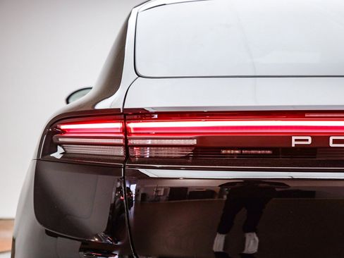 Used 2025 Porsche Macan Electric image 11