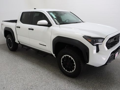 Used 2026 Toyota Tacoma TRD Off-Road AWD/4WD image 4