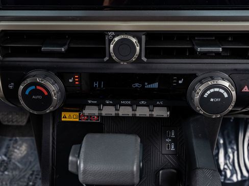 Used 2025 Toyota Tacoma TRD Off-Road image 27