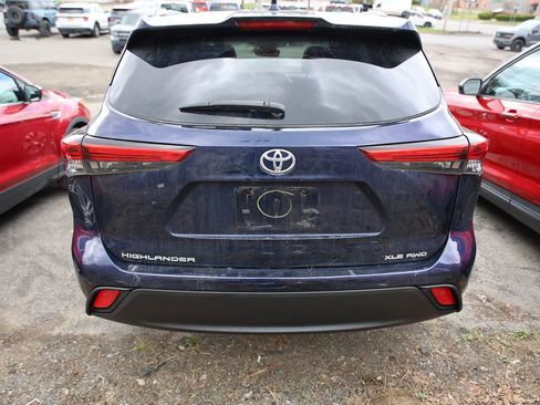 Used 2023 Toyota Highlander XLE image 5