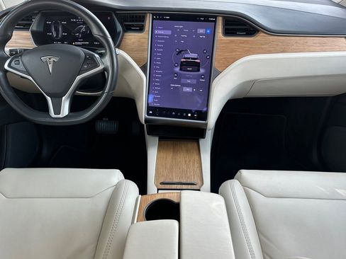Used 2019 Tesla Model X Standard Range image 17