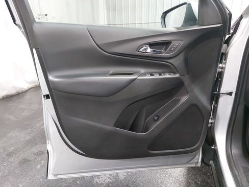 Used 2020 Chevrolet Equinox LT w/ Driver Convenience Package image 28