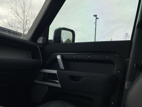 Used 2023 Land Rover Defender 130 X-Dynamic SE image 20