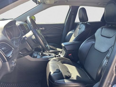 Used 2019 Jeep Cherokee Latitude Plus AWD/4WD image 9