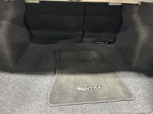 Used 2025 Nissan Versa SV image 9