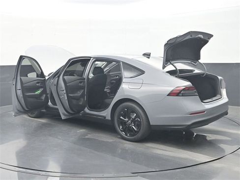 Certified 2025 Honda Accord SE image 37