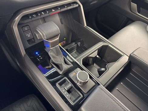 Used 2025 Toyota Tundra Limited image 31