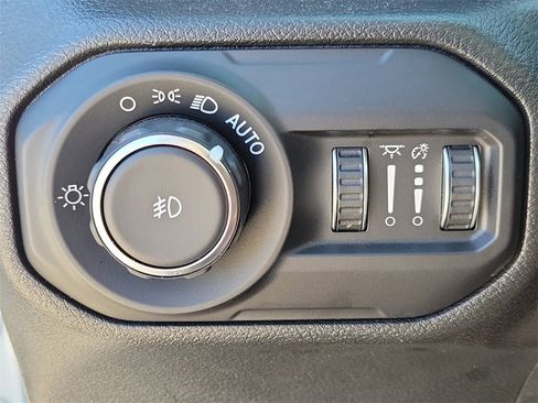 Used 2022 Jeep Wrangler Unlimited Sahara w/ Cold Weather Group image 19