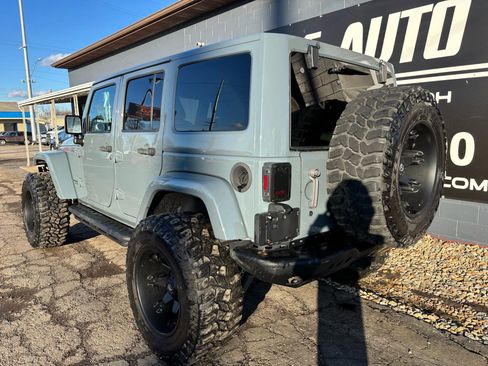 Used 2015 Jeep Wrangler Unlimited Rubicon w/ Connectivity Group AWD/4WD image 3