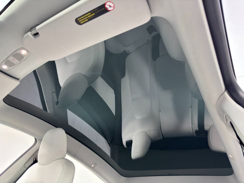 Used 2021 Tesla Model Y Performance image 12