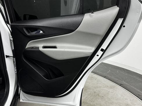 Used 2020 Chevrolet Equinox LT image 30