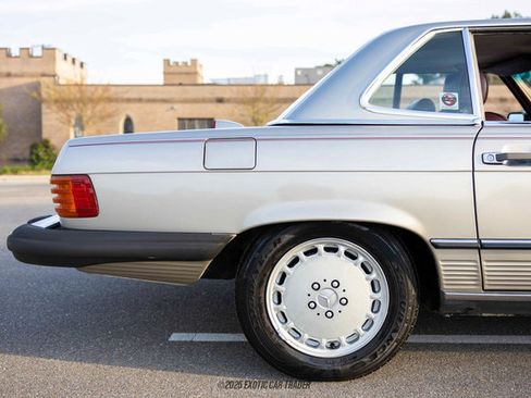 Used 1987 Mercedes-Benz 560 SL image 10
