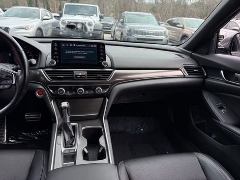 Used 2018 Honda Accord Sport image 13