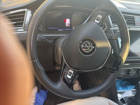 Used 2020 Volkswagen Tiguan SEL image 12