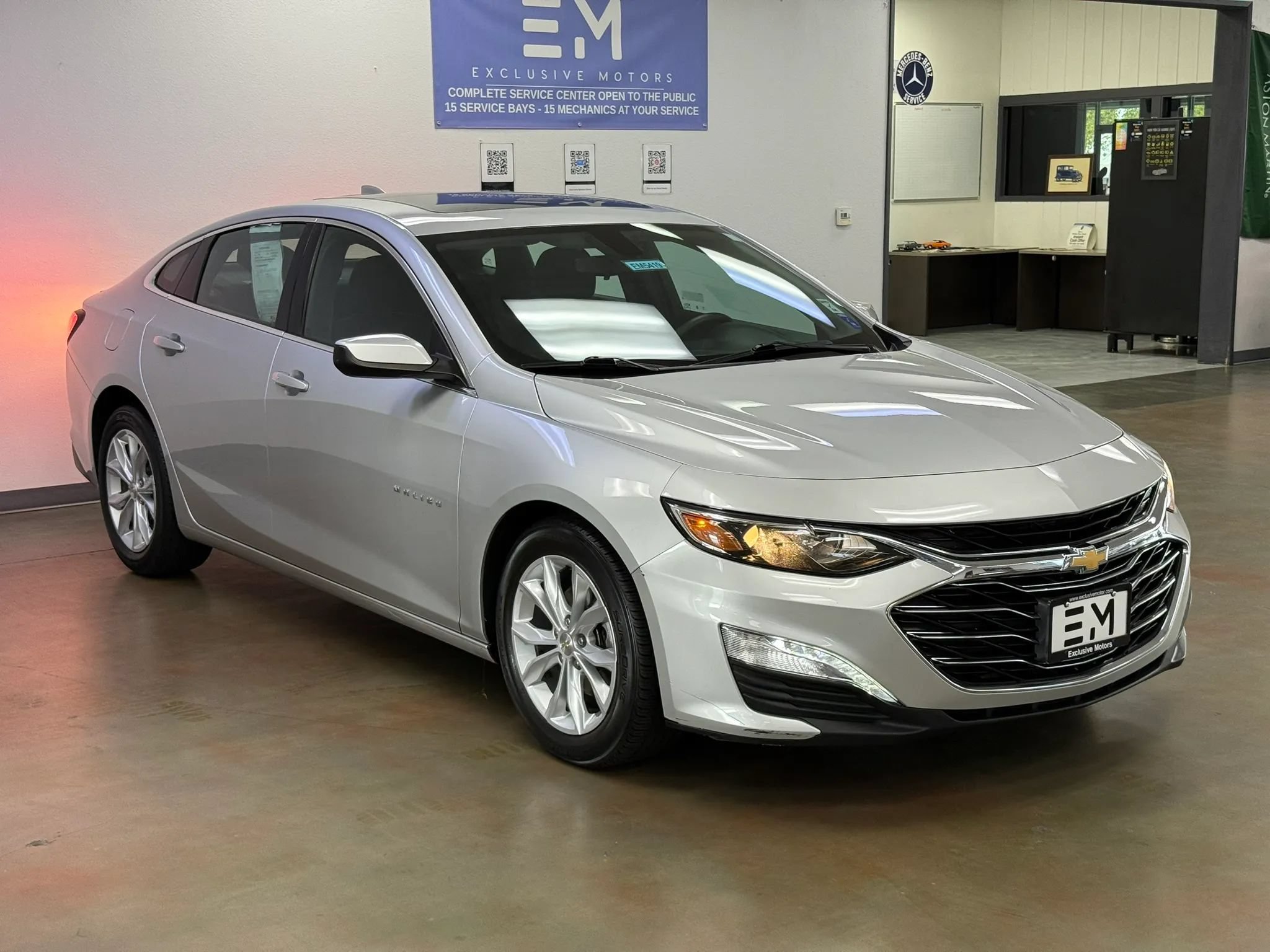 Used 2022 Chevrolet Malibu LT FWD image 2
