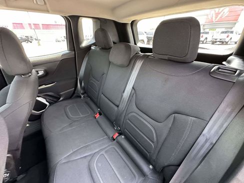 Used 2019 Jeep Renegade Latitude w/ Popular Equipment Group FWD image 26