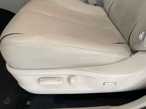 Used 2015 Toyota Venza Limited image 12