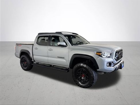 Used 2021 Toyota Tacoma TRD Off-Road w/ Technology Package image 4