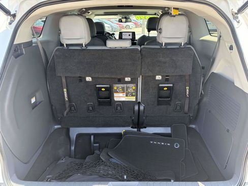 Used 2021 Toyota Sienna XLE FWD image 9