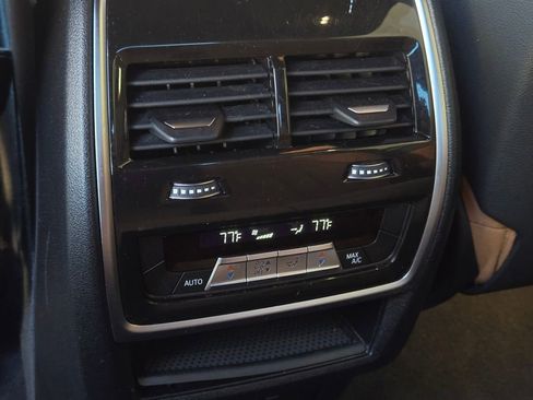 Used 2022 BMW X7 xDrive40i w/ M Sport Package image 16