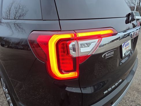 Certified 2023 GMC Acadia SLT w/ Preferred Package image 36