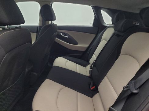 Used 2018 Hyundai Elantra GT w/ Style Package 02 FWD image 18