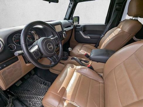 Used 2012 Jeep Wrangler Unlimited Rubicon w/ Connectivity Group AWD/4WD image 10