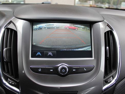 Used 2017 Chevrolet Cruze LT image 11