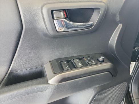 Used 2022 Toyota Tacoma TRD Off-Road w/ Technology Package RWD image 16