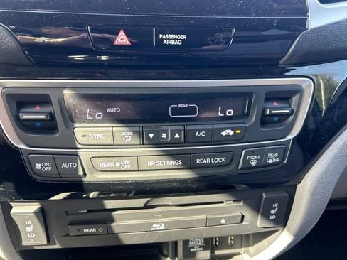 Used 2017 Honda Pilot Touring image 21